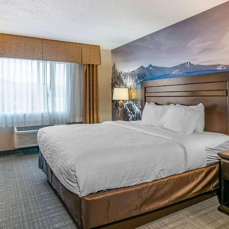 Отель Clarion Pointe Медфорд Экстерьер фото