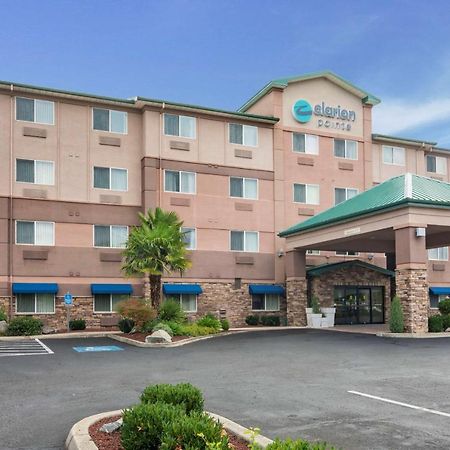 Отель Clarion Pointe Медфорд Экстерьер фото