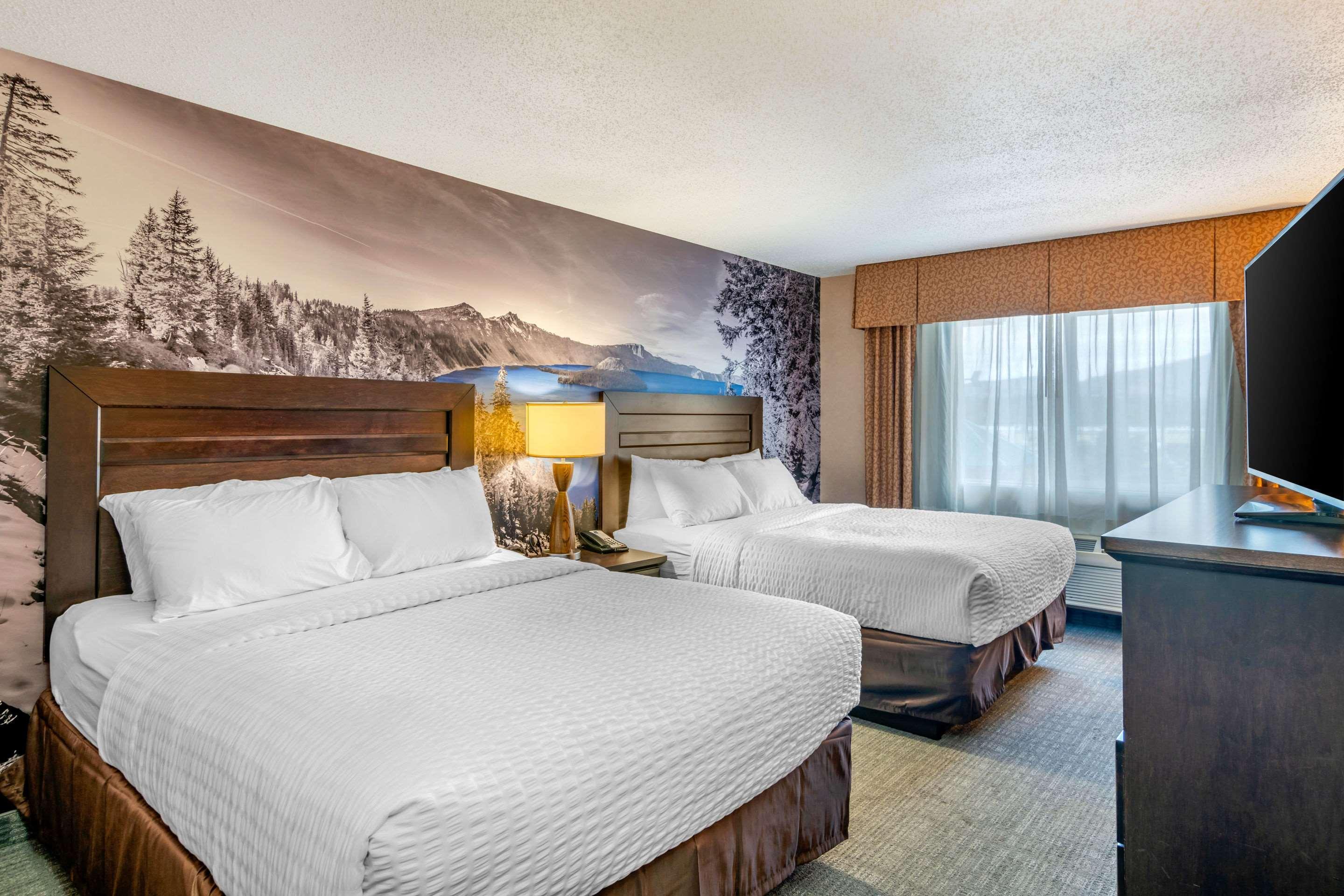 Отель Clarion Pointe Медфорд Экстерьер фото