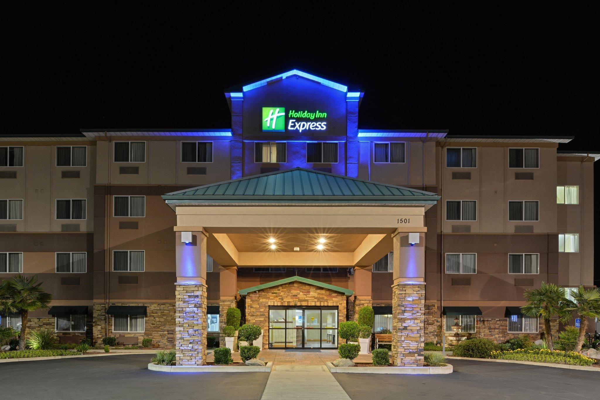 Отель Clarion Pointe Медфорд Экстерьер фото