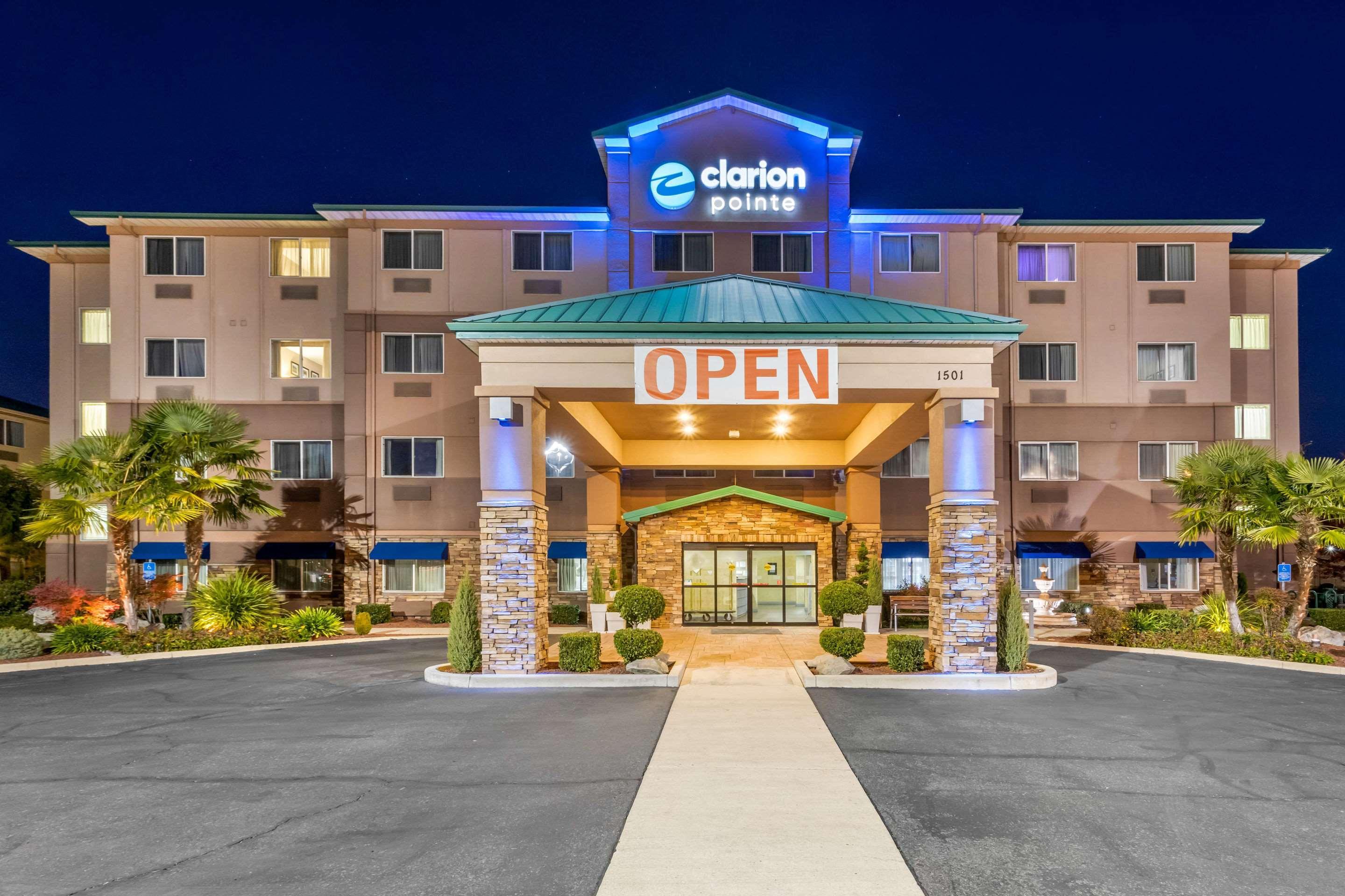 Отель Clarion Pointe Медфорд Экстерьер фото